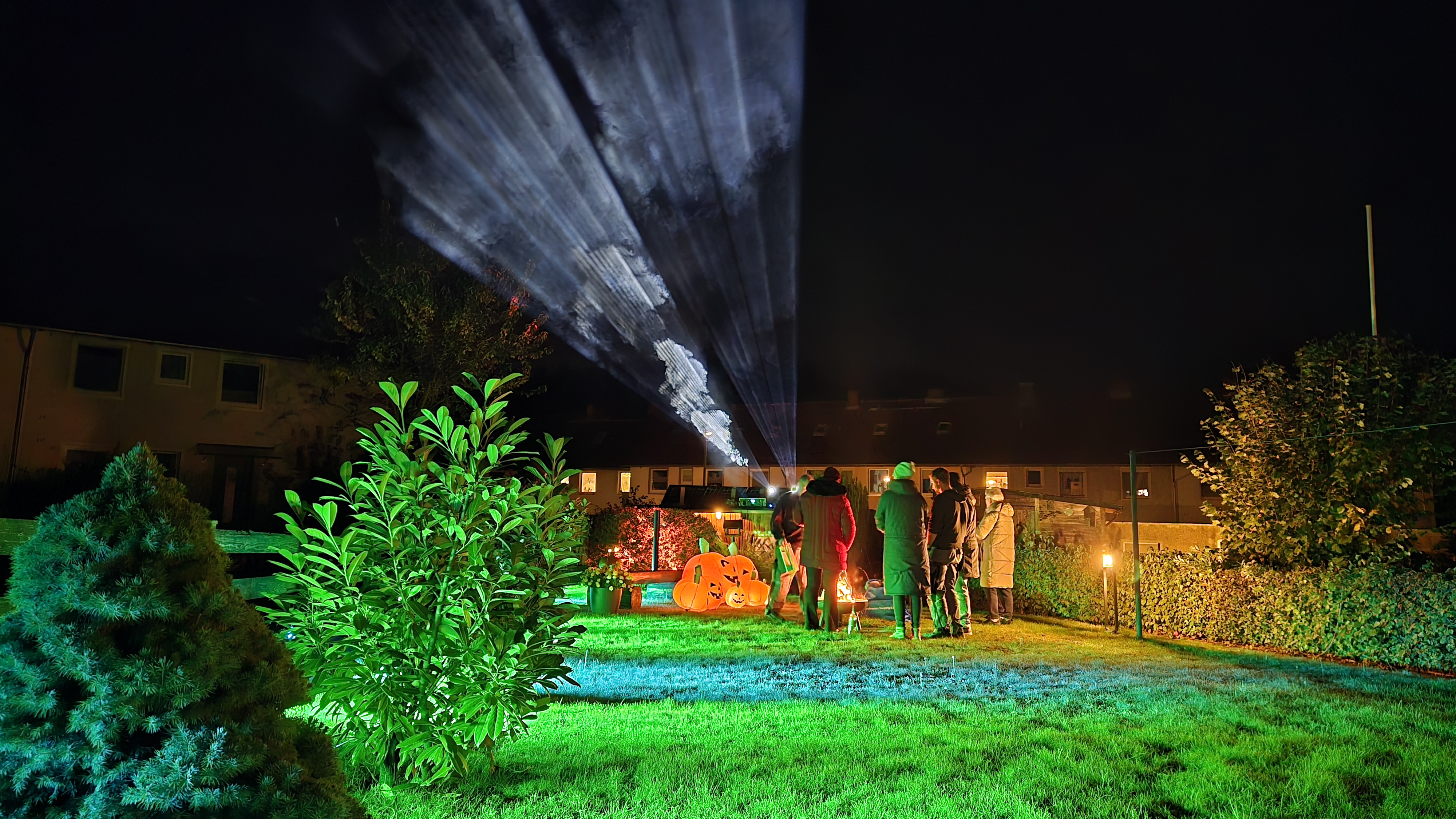 DJ Setup mit Lichttechnik und Veranstaltungstechnik