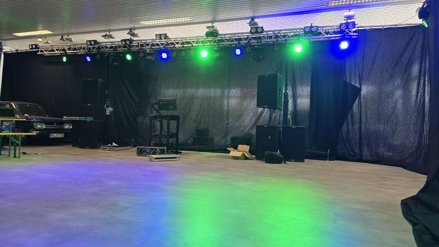 PA-Setup und technischer Aufbau für eine Firmenveranstaltung